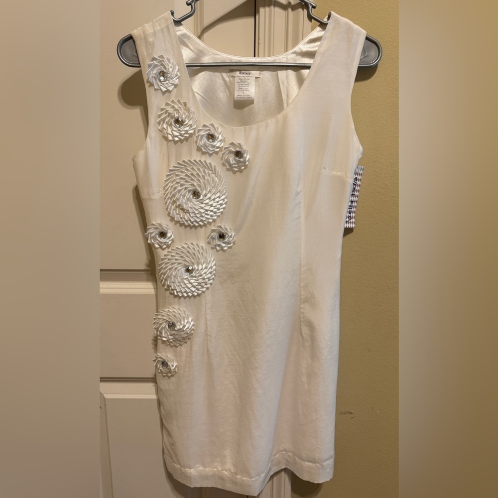 Esley White Sleeveless Dress Flower Detail Sz Small